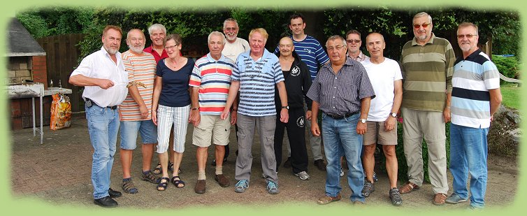 Radtour 2013 - Gruppenfoto im Klgv. Haus Aden